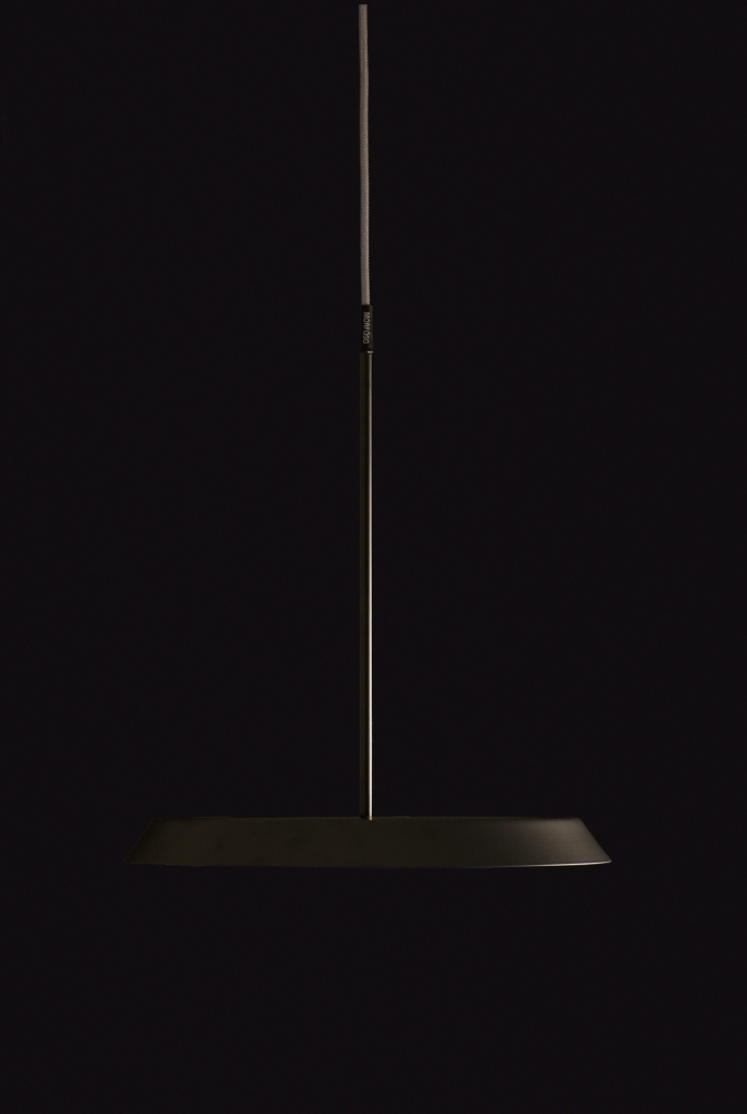 Koenig-Pendant-black-on-black-background-01