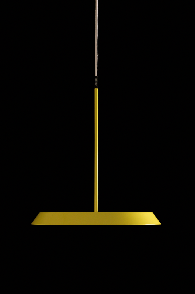 Koenig-Pendant-yellow-on-black-background-02